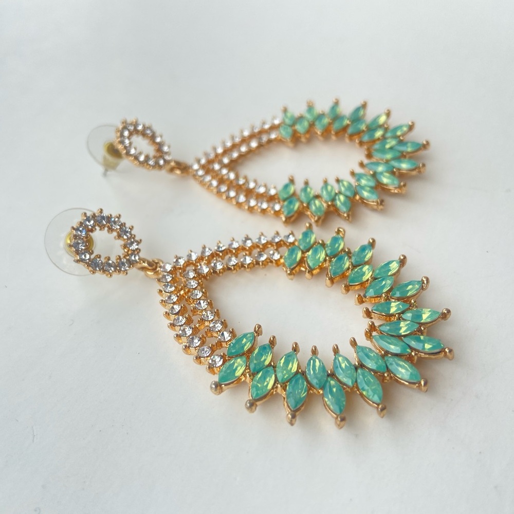 ⭐️ HOST PICK ⭐️ Fancy emerald teardrop earrings - Picture 3 of 6